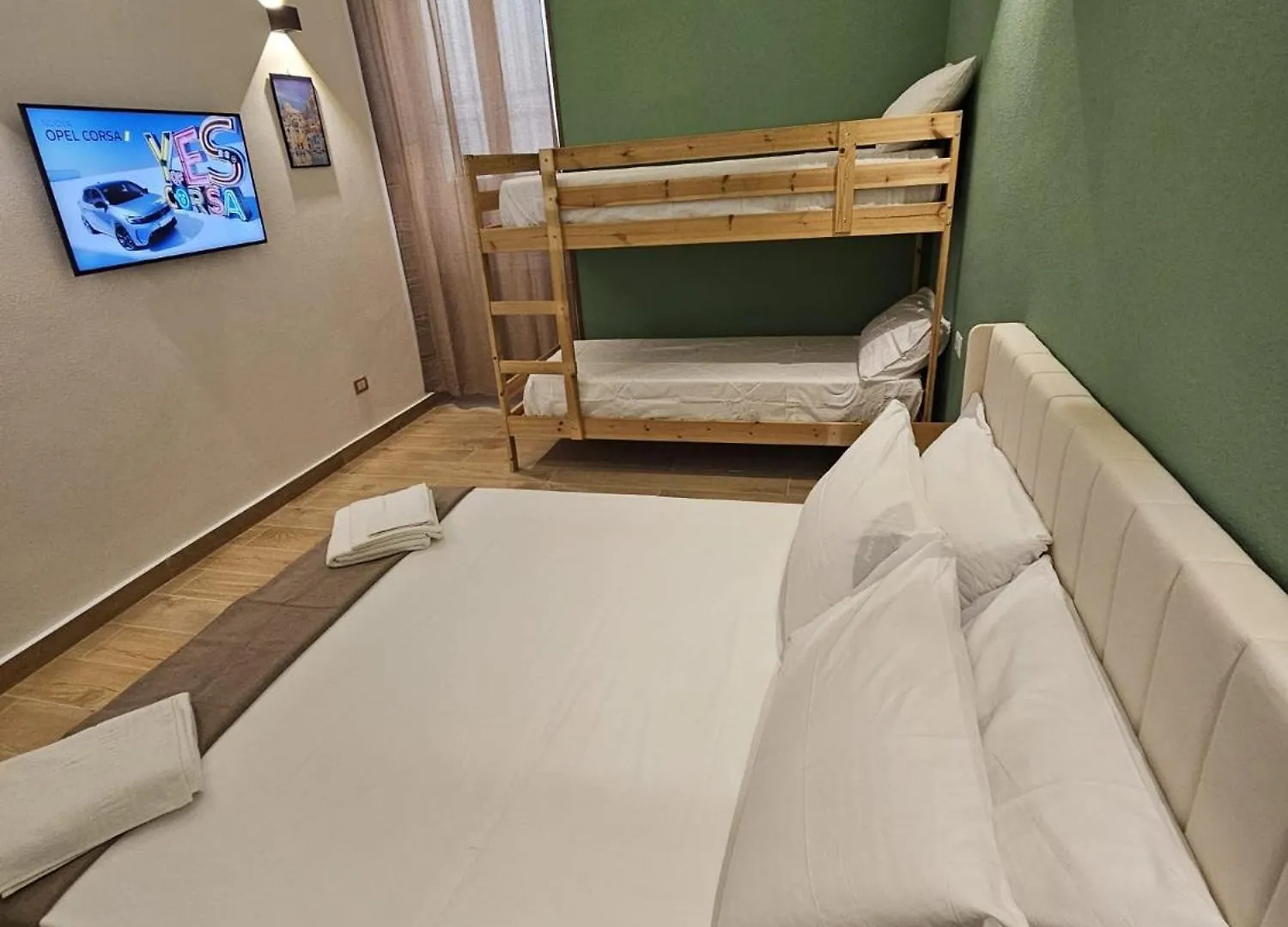 Happy House 3 Apartment Naples Italy